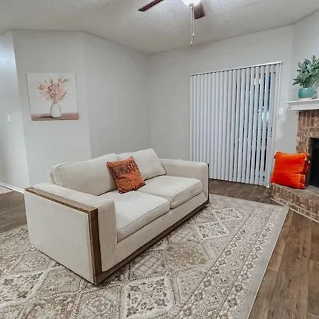 Sleeps 4, Value Retreat - Free Garage Pet Friendly Apartment
